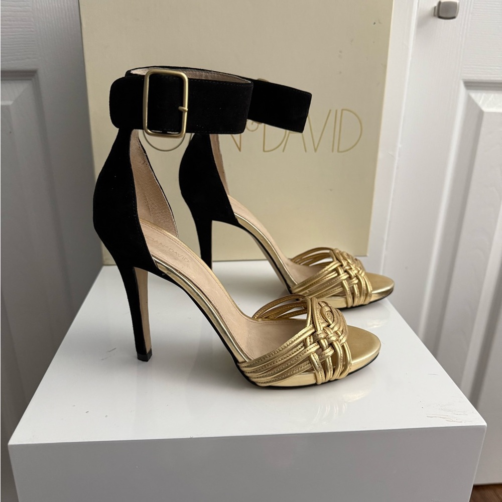 Joan & David Women’s Size 7 Black and Gold Women's Heels